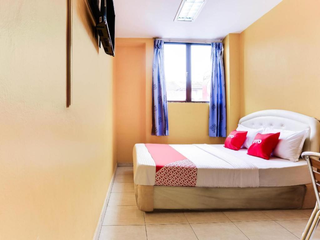 Oyo 89406 Lucky Budget Hotel นิไล ภายนอก รูปภาพ
