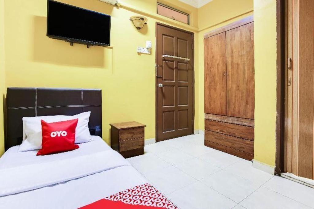 Oyo 89406 Lucky Budget Hotel นิไล ภายนอก รูปภาพ